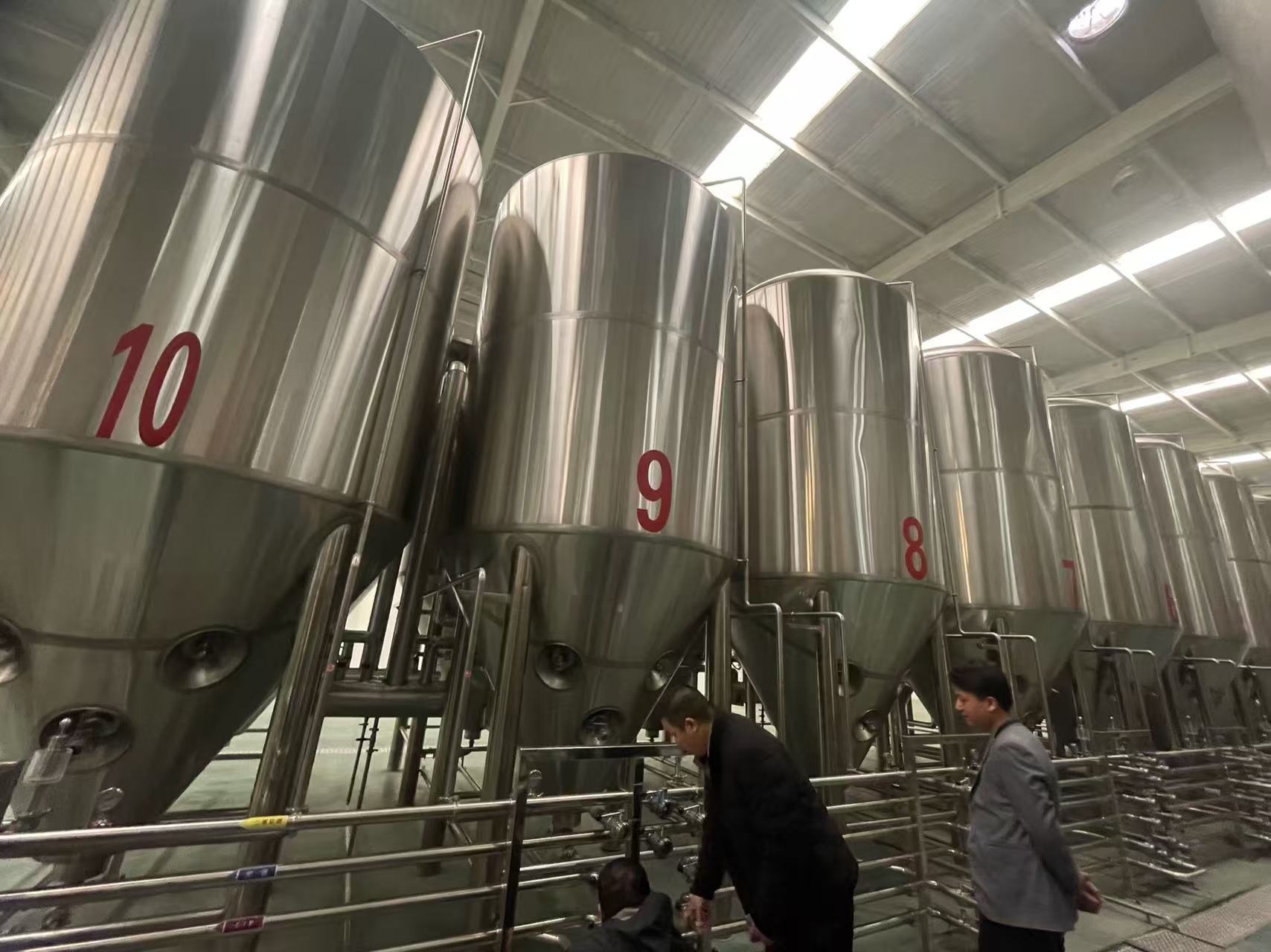 奉新精酿啤酒设备厂—平面布置、设备设计、制造、调试、培训等一条龙服务